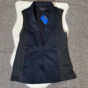 NWT Under Armour Vest  Size Large